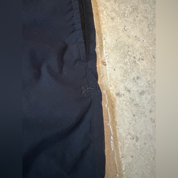 Boy’s Under Armour Quick Dry Black Shorts - Picture 4 of 6